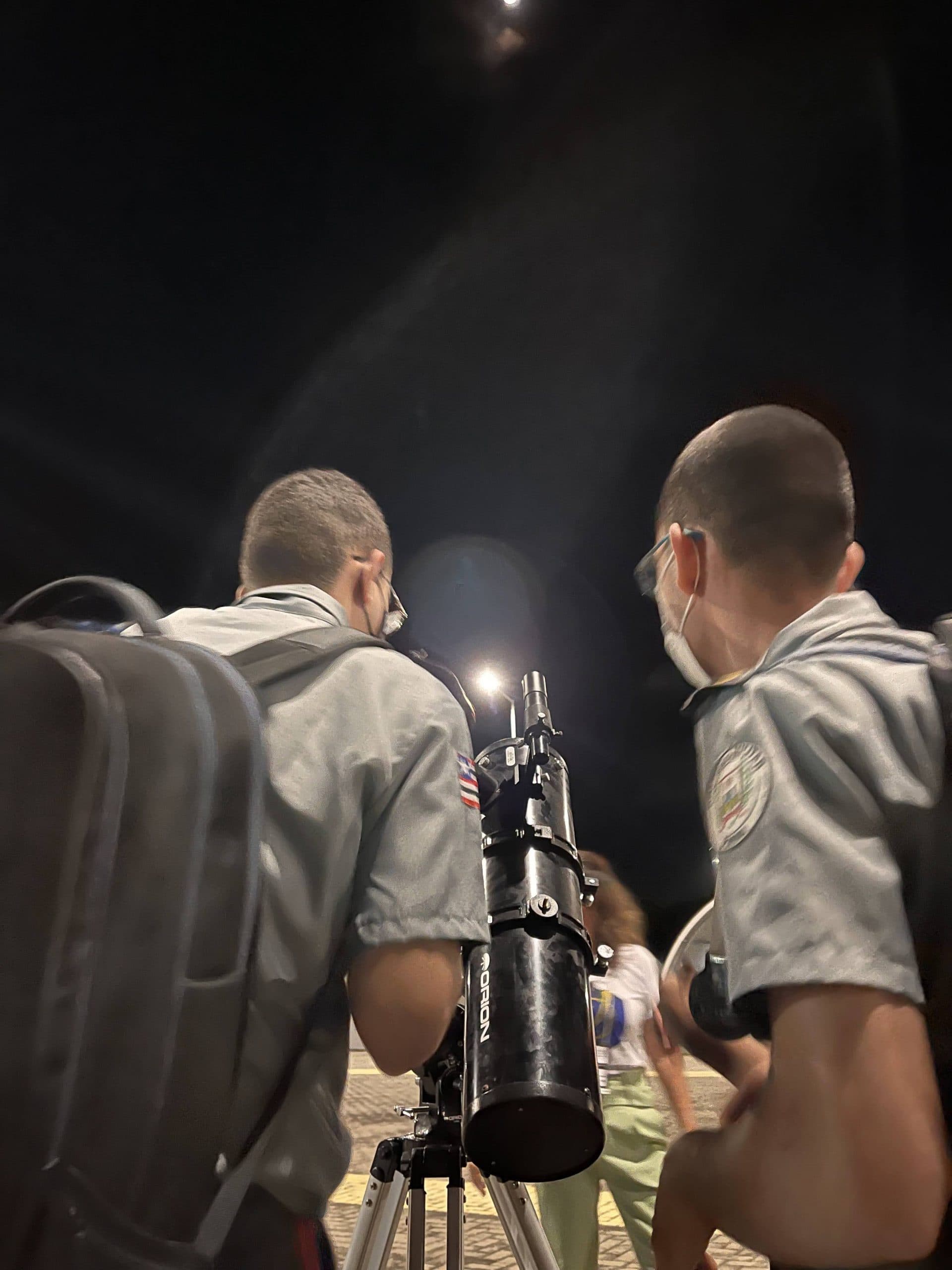 Observação com telescópio