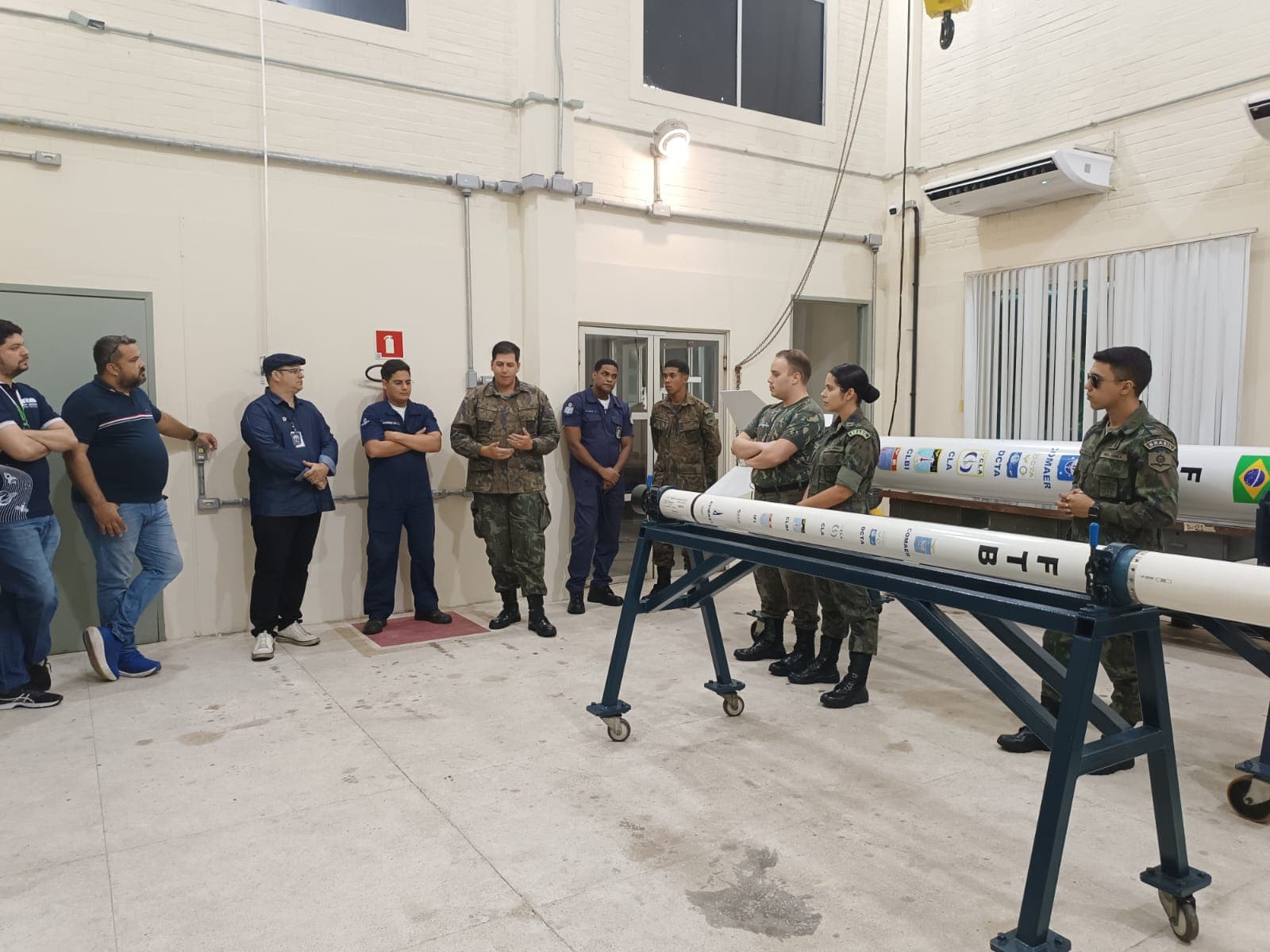 Visita na Estalacoes do CLBI