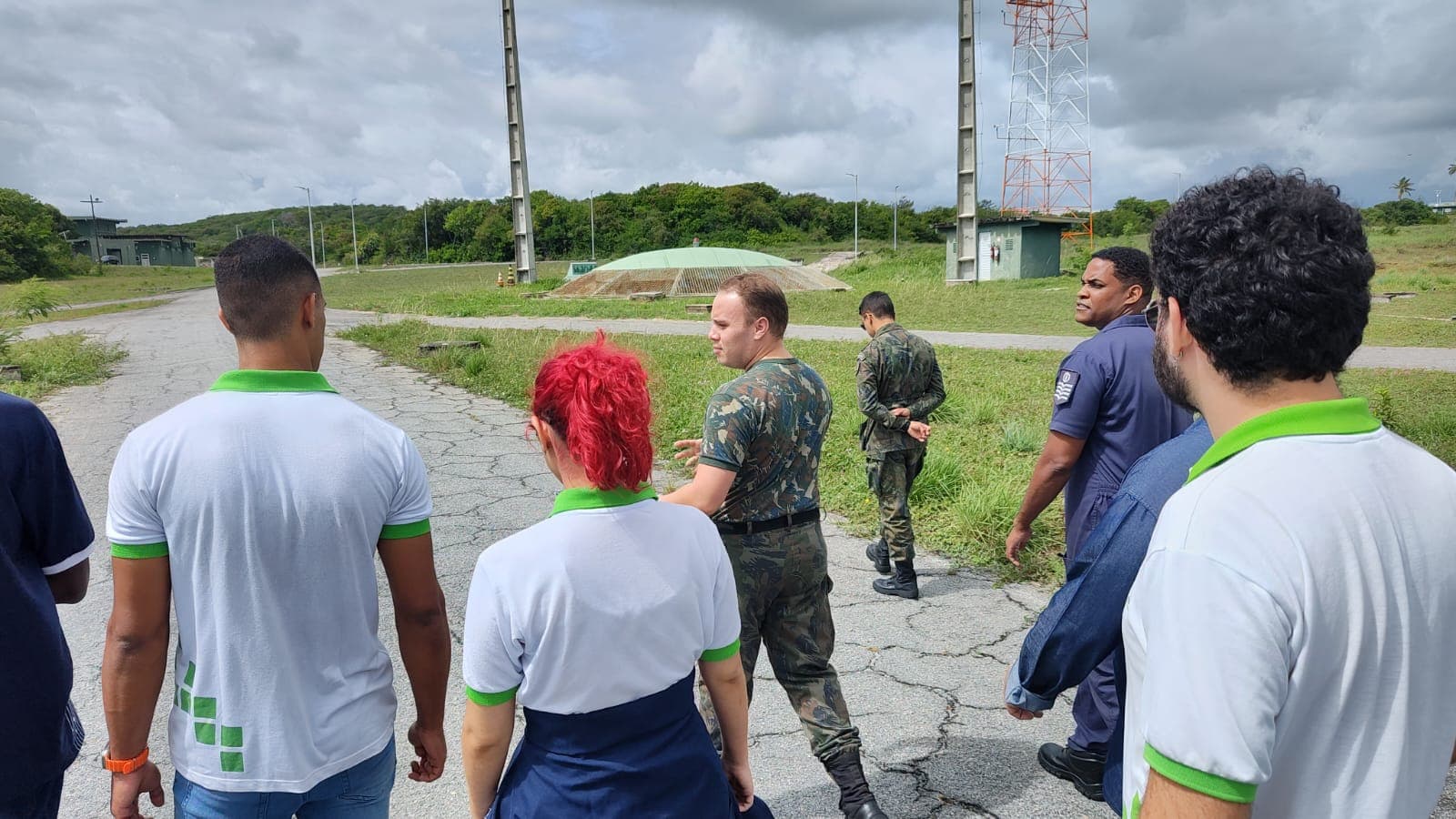 Visita na Estalacoes do CLBI
